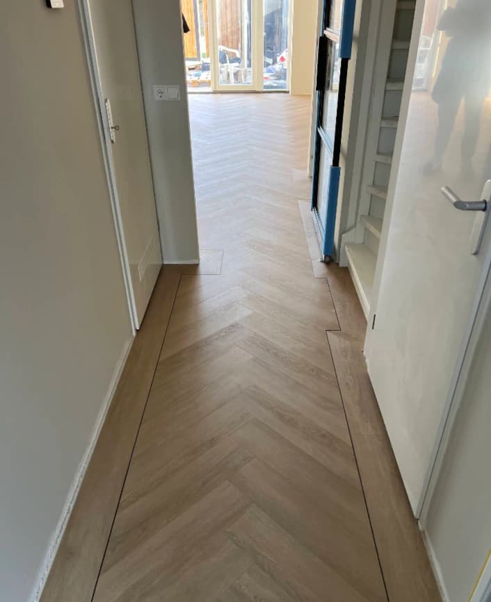 PVC visgraat vloer gelegd